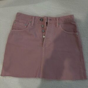 Boyish pink skirt!